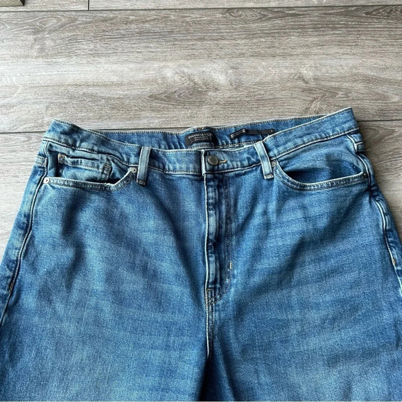 Banana Republic High Rise Straight Distressed  Jean Zion
Wash Denim - Picture 9 of 16